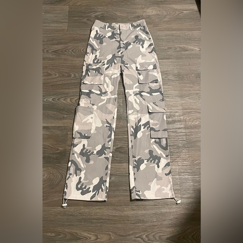 New Camouflage Cargo Pants Size XS
